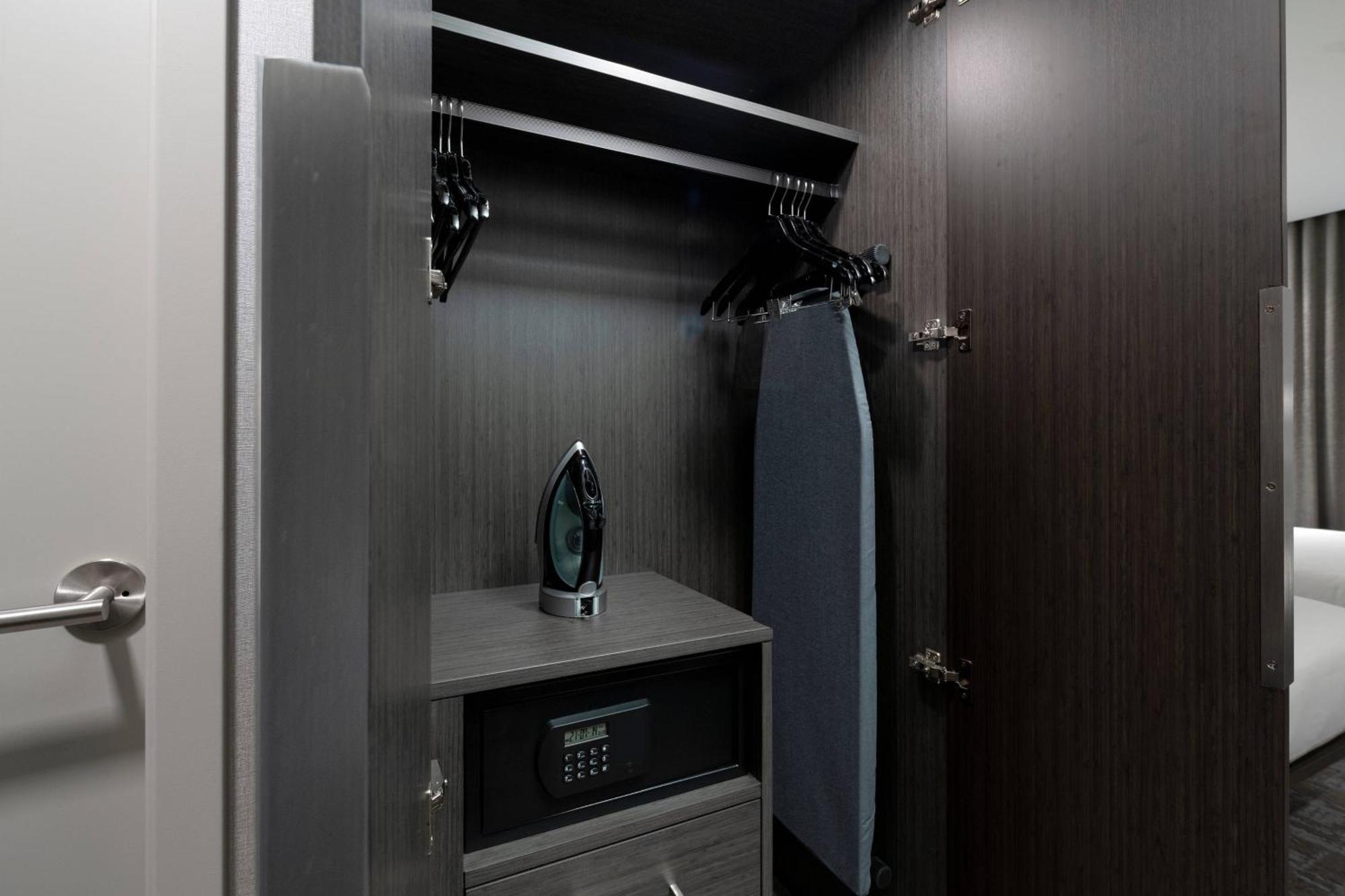 Towneplace Suites By Marriott Boston Медфорд Екстериор снимка