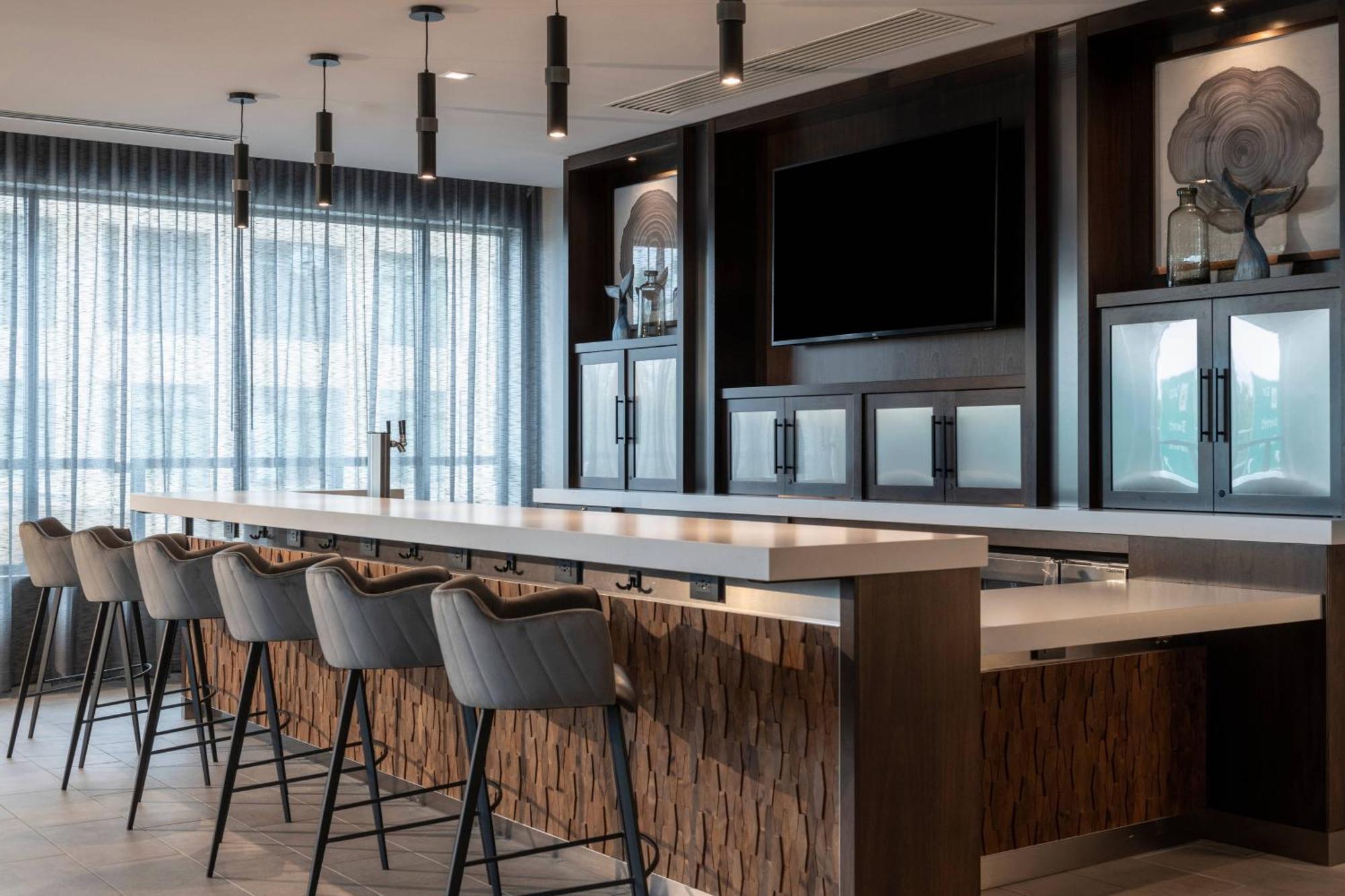 Towneplace Suites By Marriott Boston Медфорд Екстериор снимка